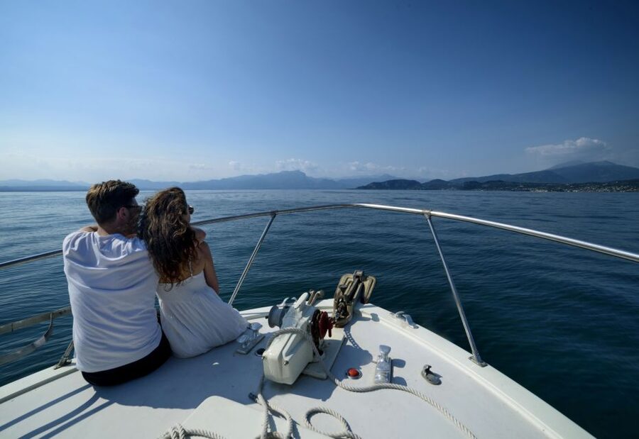 From Peschiera: Garda East Coast Cruise to Sirmione - Practical packing advice from the dock to the lake