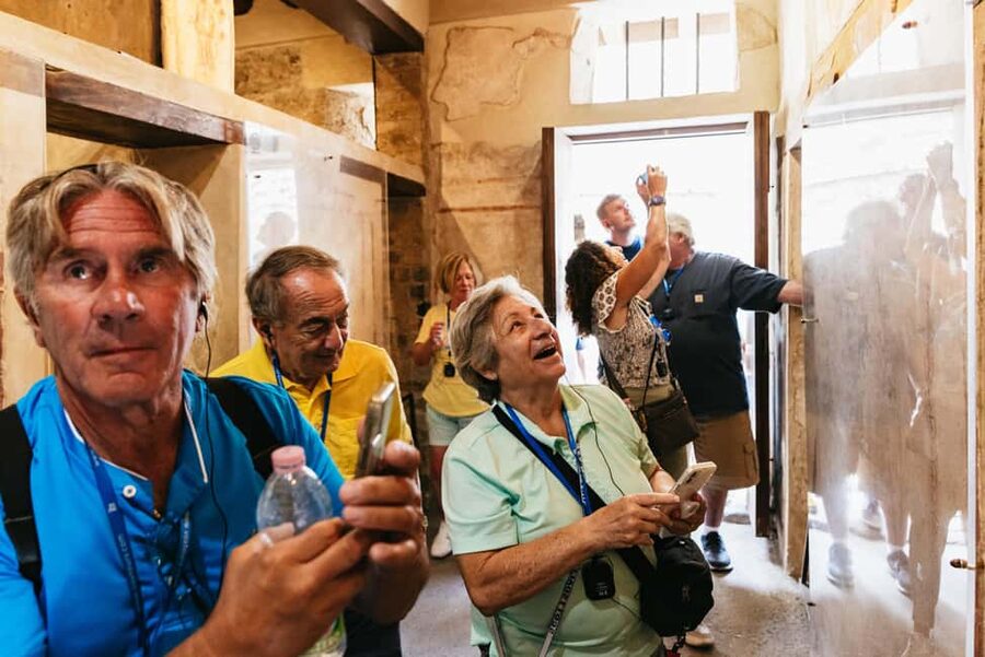 From Rome: Day Trip to Pompeii and Sorrento with Lunch - How the guides shape the experience