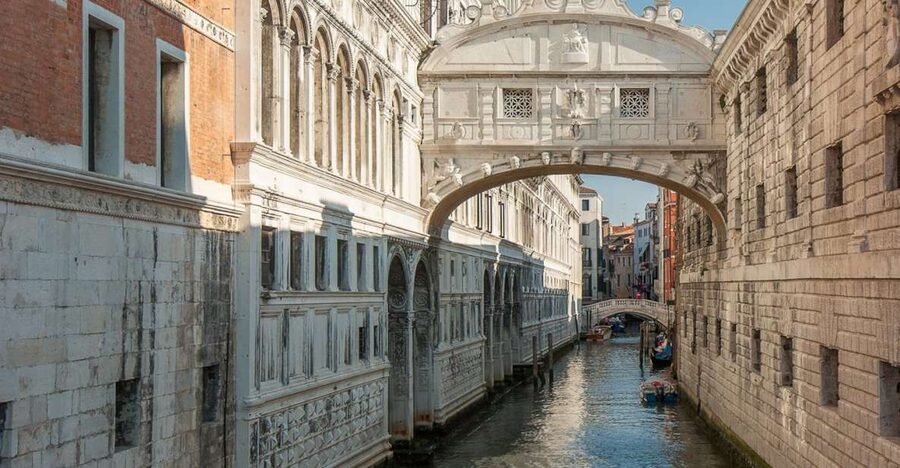 From Rome: Day Trip to Venice by High-Speed Train - What the tour leader actually adds