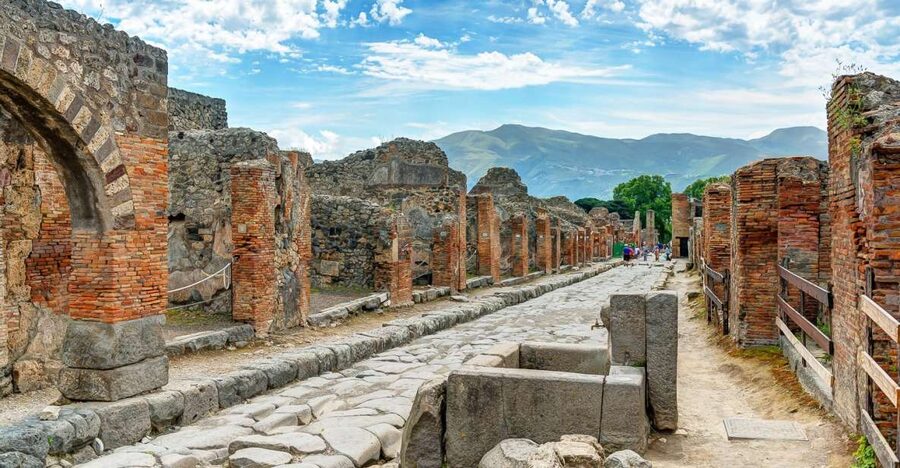 From Rome: Pompeii, Positano and Amalfi Full-Day Tour - The minivan makes the long road easier