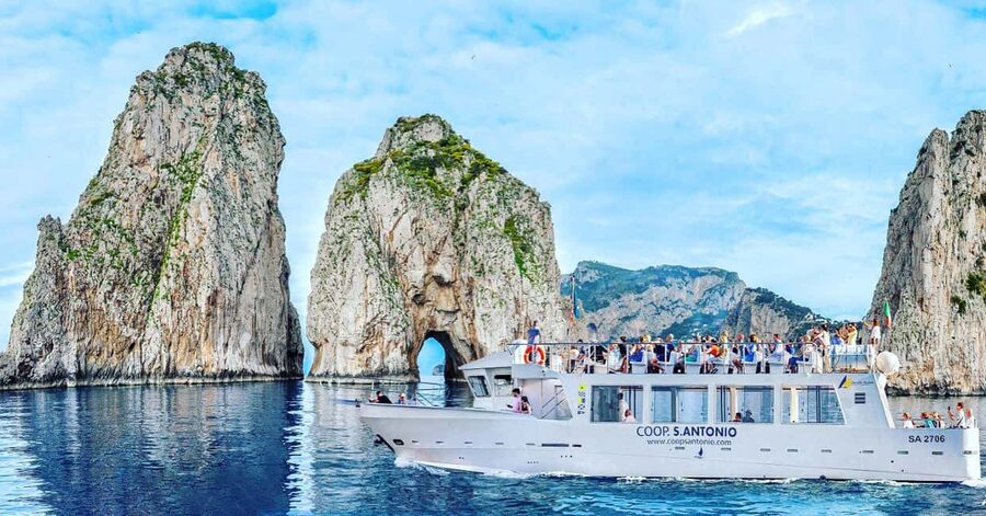 From Sorrento/Nerano: Capri Island Cruise with Guide Onboard - The boat ride to Capri and first advice from the guide
