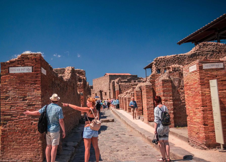 From Sorrento: Pompeii Ruins All-inclusive Guided Tour - The bakery and termopolia