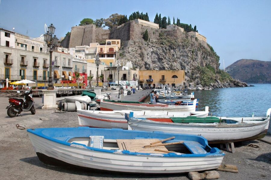 From Taormina: Lipari and Vulcano Mini Cruise Aeolian Tour - Starting in Taormina and reaching Milazzo