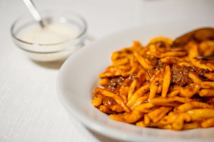 From Taormina: Mount Etna Food and Wine Tasting Tour - The guides are a major part of the value