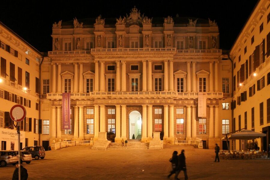 Genoa: 2-Hour Guided Walking Tour of the Historical Center - San Matteo Square and the Doria family