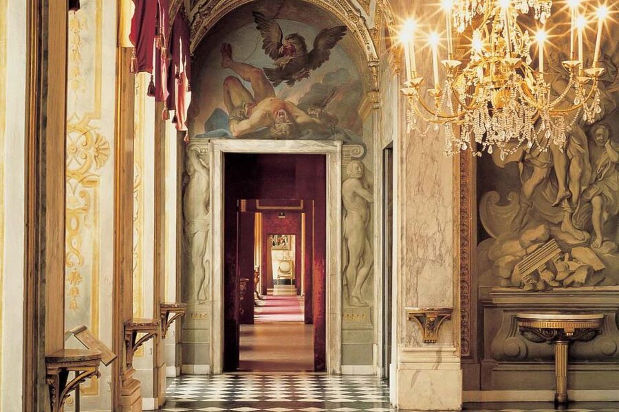 Genoa: 2-Hour Guided Walking Tour of the Historical Center - Starting on Via Garibaldi