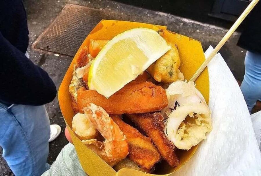 Genoa: Food and Wine Tasting Walking Tour - Bakery stops for focaccia and farinata