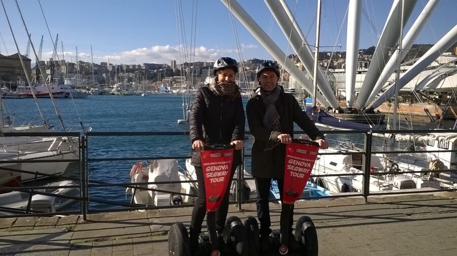 Genova: Segway Tour - Entering the Caruggi and medieval lanes