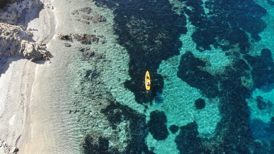 Golfo Aranci: Small group Kayak tour with Aperitif &dolphins - Starting from Spiaggia dei Baracconi