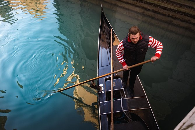 Grand Canal Gondola Experience with Live Commentary™ - Reaching the Grand Canal