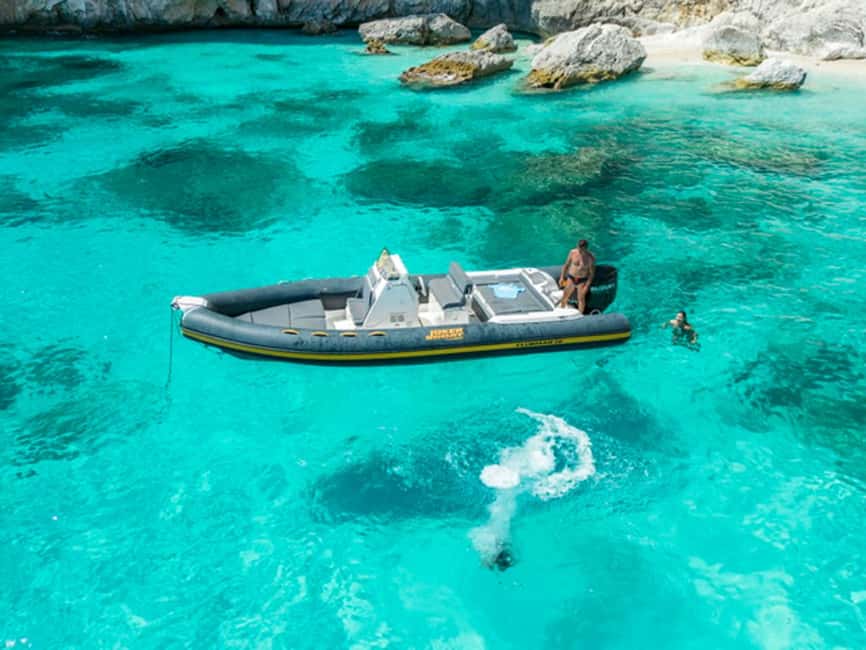 Guided cruise to Cala Goloritzè, Cala Mariolu, Cala Gabbiani, and Biriala - The first boat ride and the coastal caves