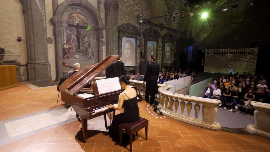 Heart of Florence: Dinner and Three Tenors Concert Ticket - Walking to Cattedrale dell’Immagine