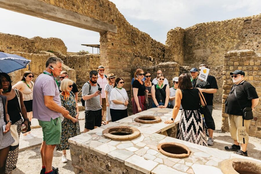 Herculaneum: Skip-the-Line Guided Tour with Archaeologist - Thermal baths, the Gymnasium, and Roman routines