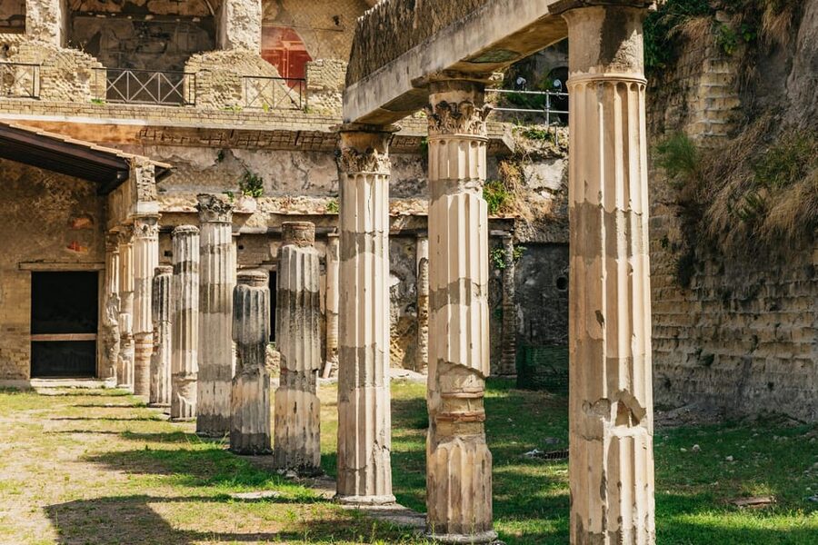 Herculaneum: Skip-the-Line Guided Tour with Archaeologist - Casa di Nettuno ed Anfitrite and the sparkle of Roman decoration