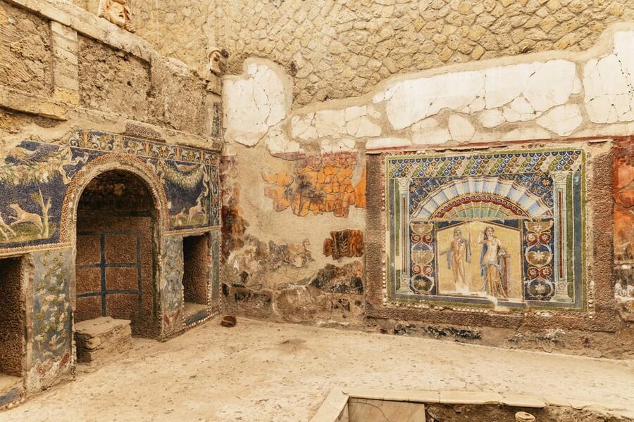 Herculaneum: Skip-the-Line Guided Tour with Archaeologist - The Temple of the Augustales and the public side of town