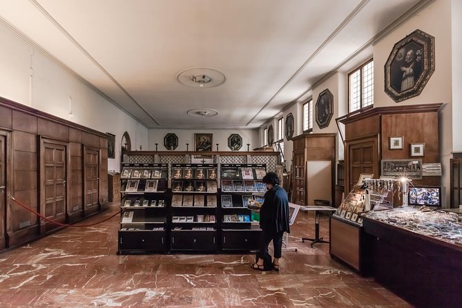 Historic Milan Tour with Skip-the-Line Last Supper Ticket - Via Dante, Piazza dei Mercanti, and the changing face of Milan