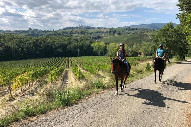 Horseback Ride in S.Gimignano with Tuscan Lunch Chianti Tasting - Meeting in Florence and riding into the countryside