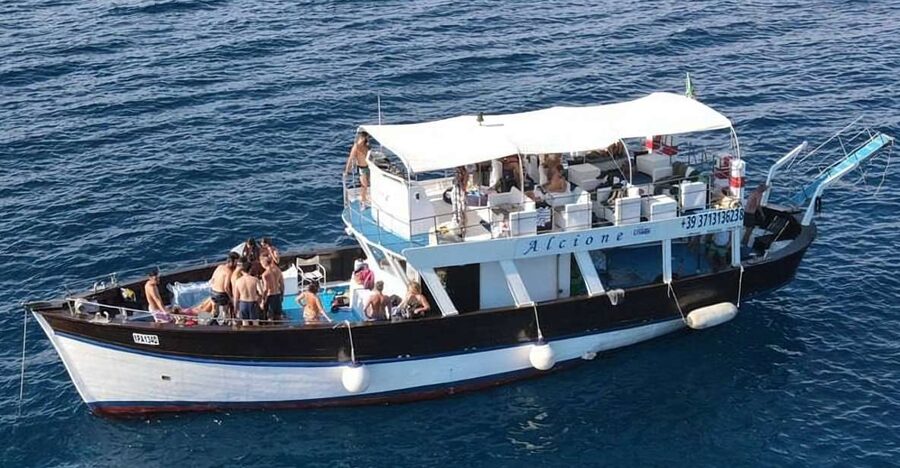 Ischia: Island Boat Tour with Neapolitan Lunch & Snorkeling - Maronti and Scarrupata bring the best open-water views