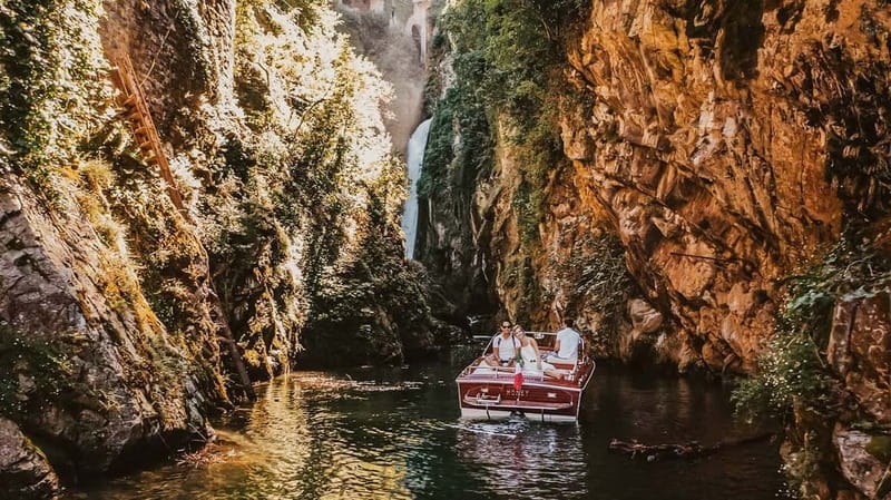 Lake Como: Classic Boat Private Tour - Tremezzo and Villa Carlotta