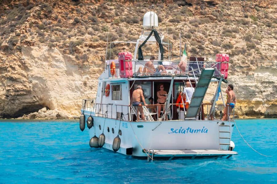 Lampedusa: Yacht excursion, swimming stops and typical lunch - Tabaccara and the first swim