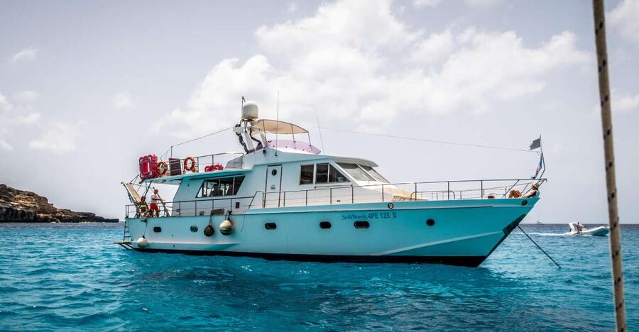Lampedusa: Yacht excursion, swimming stops and typical lunch - Capo Ponente and the old shipwreck