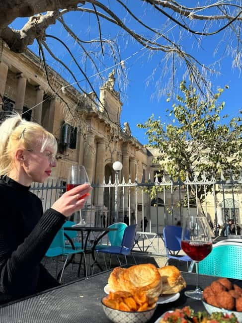 Lecce: Guided Street Food Walking Tour with Food and Wine - The guide makes the difference