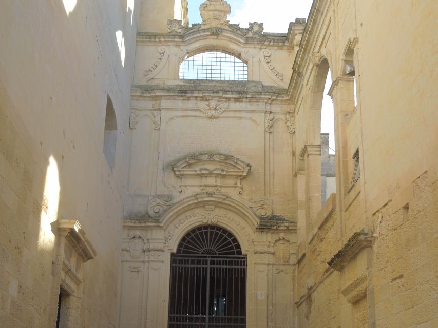 Lecce: Street Food Tasting and Sightseeing Tour - Porta Napoli and the road to Rome