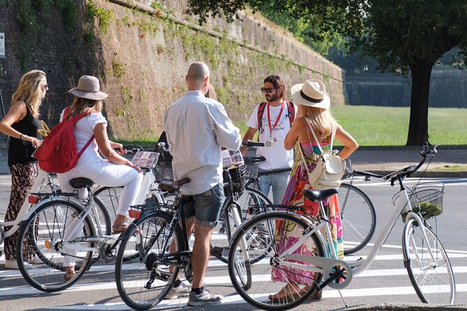 Lucca Bikes and Bites with food tastings for Small Groups or Private - San Michele in Foro, palaces, and a first taste