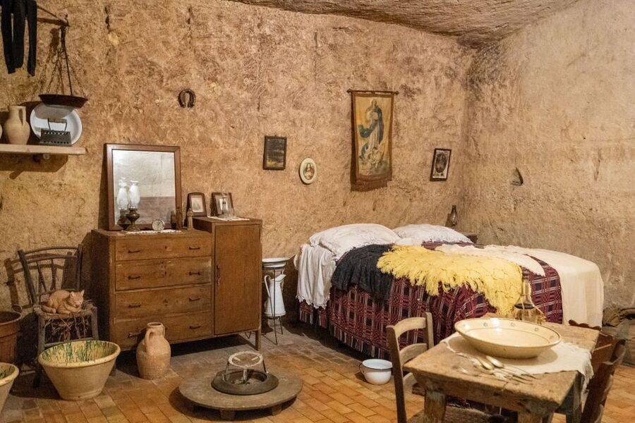 Matera: Sassi Tour with Cave House and Rupestrian Church - Five details that make this Matera walk worthwhile