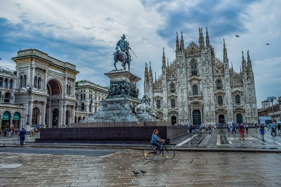 Milan: Cathedral and Terraces Guided Experience - The long walk down