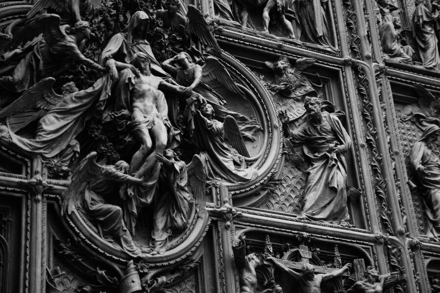 Milan: Cathedral and Terraces Guided Experience - Choosing a language and group style