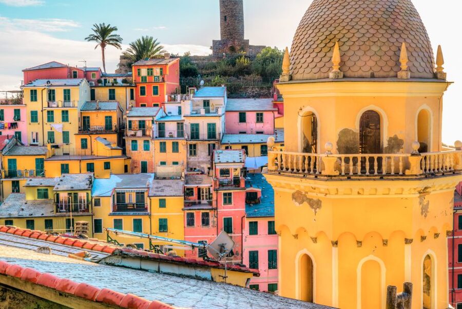 Milan: Cinque Terre Full-Day Guided Trip With Cruise - What the guides add to the day