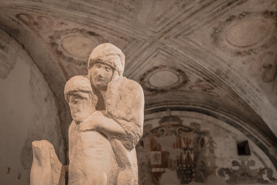 Milan: City Highlights Walking Tour with The Last Supper - La Scala and the Vittorio Emanuele Gallery
