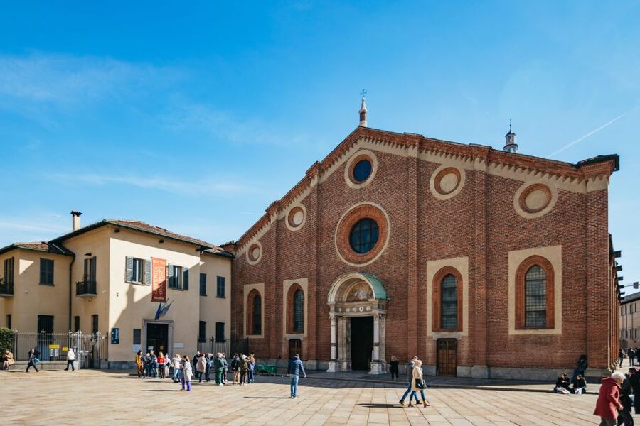 Milan: Da Vinci's Last Supper and Guided Walking Tour - Piazza della Scala and Milan’s opera tradition