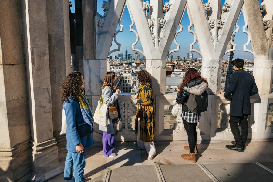 Milan: Duomo Rooftop and Cathedral Guided Tour with Tickets - Understanding seven centuries inside the cathedral