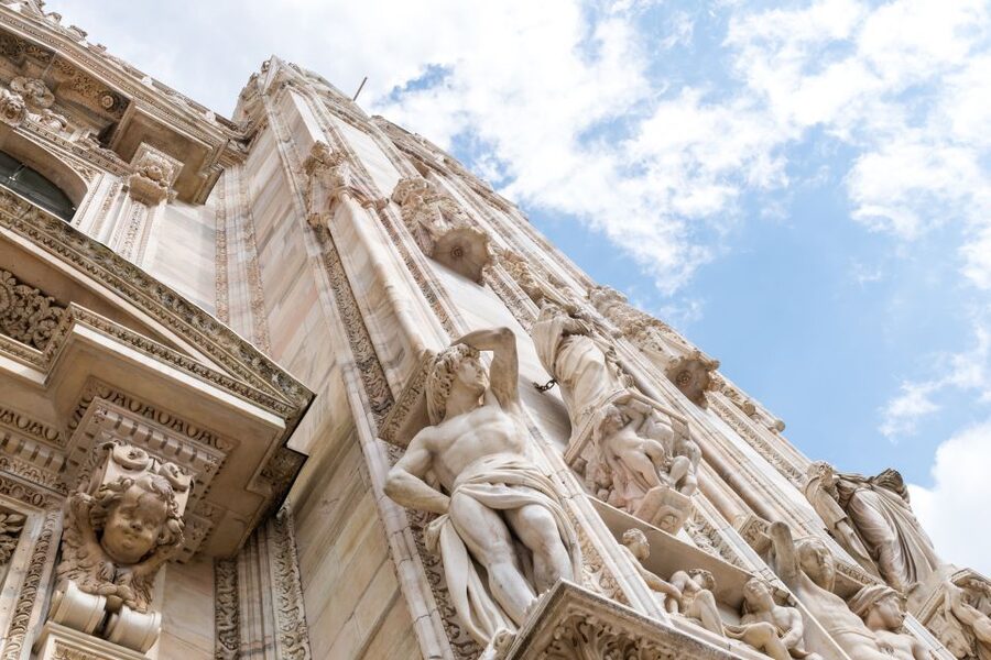 Milan: Duomo & Rooftop Tour with Optional Hop-On Hop-Off Bus - How the two-hour pace works
