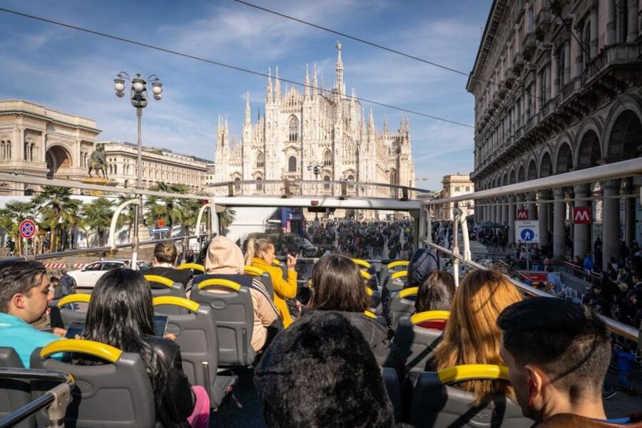 Milan: Duomo & Rooftop Tour with Optional Hop-On Hop-Off Bus - Meeting point, timing, and planning advice