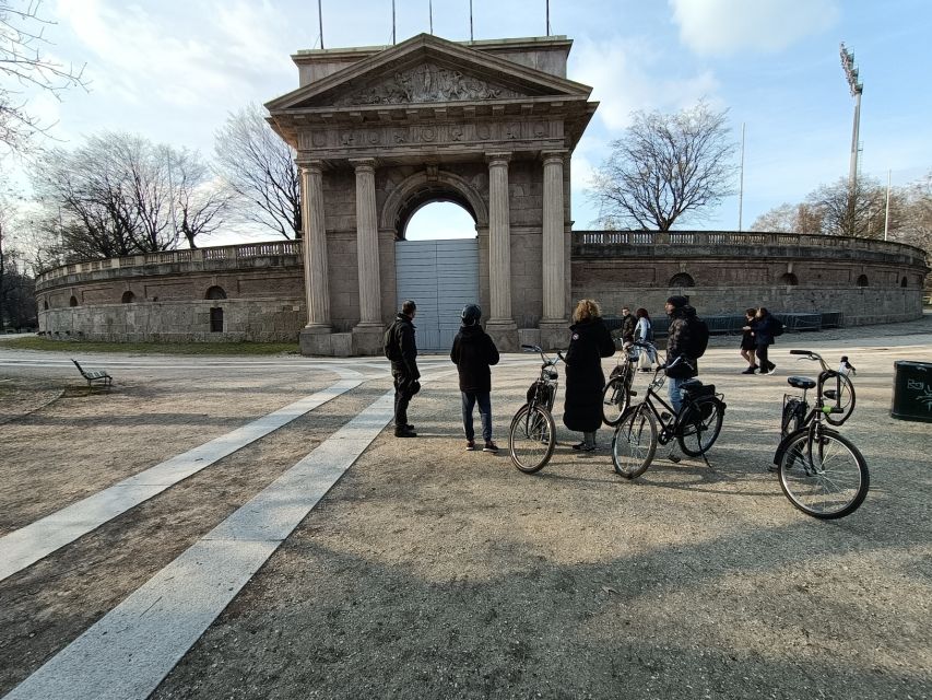 Milan: Guided Bike Tour - Guide style and group size