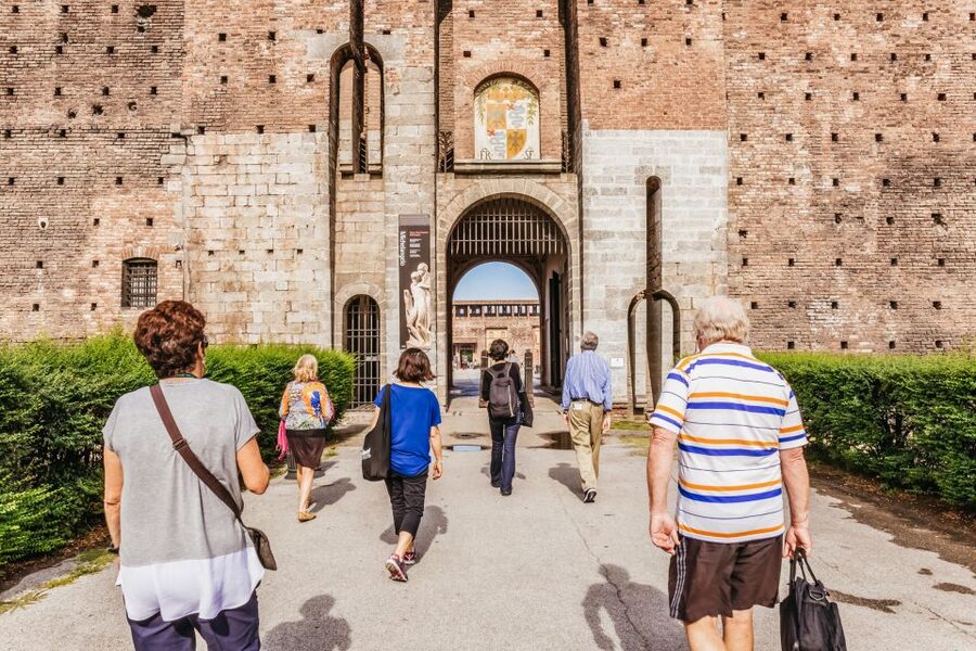 Milan: Guided Walking Tour & Last Supper Visit with Ticket - The walking route from Santa Maria delle Grazie to Sforza Castle