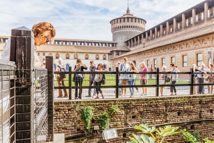 Milan: Guided Walking Tour & Last Supper Visit with Ticket - La Scala and Piazza della Scala
