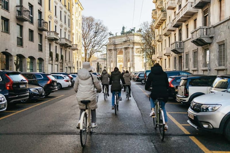 Milan: Hidden Gems Guided Bike Tour - Bikes, pace, and the real cycling conditions