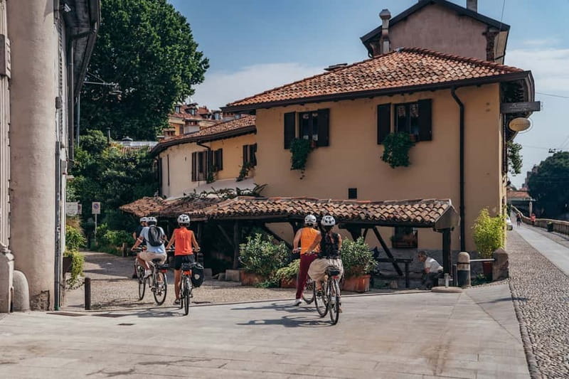 Milan: Highlights and Hidden Gems E-Bike Tour - What the guide adds to the ride