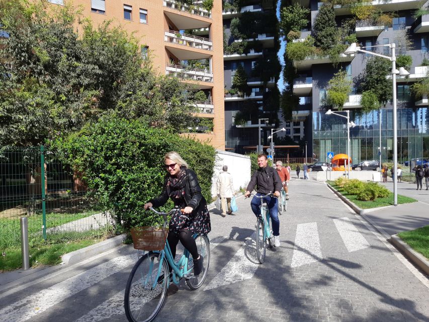 Milan: Highlights and Hidden Gems Guided Bike Tour - Porta Nuova shows Milan looking forward