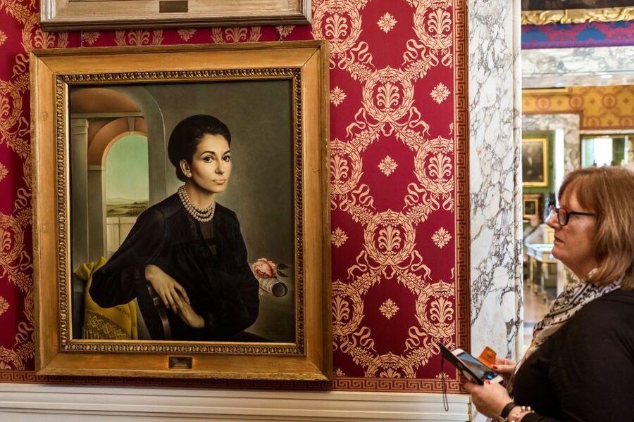 Milan: La Scala Theater & Museum Guided Experience - Meeting the guide at the La Scala Museum