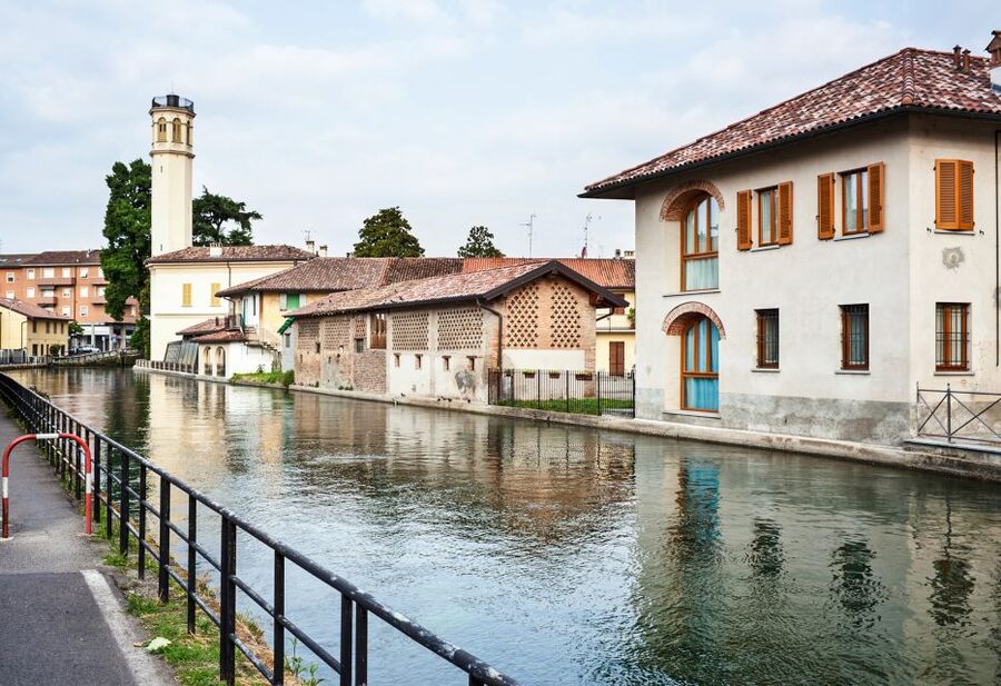 Milan: Navigli District Canal Boat Tour with Aperitivo - The aperitivo: one drink and a plate of snacks