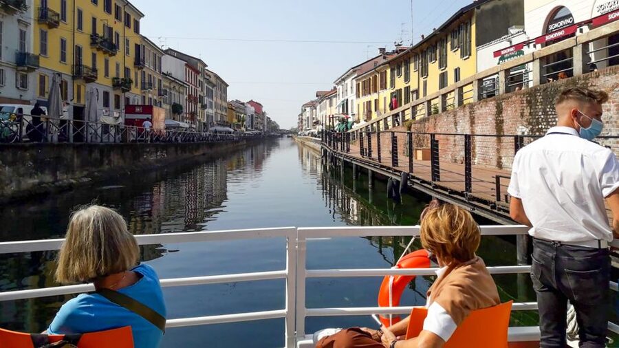 Milan: Navigli District Canal Boat Tour with Aperitivo - Who should book this Milan canal experience?