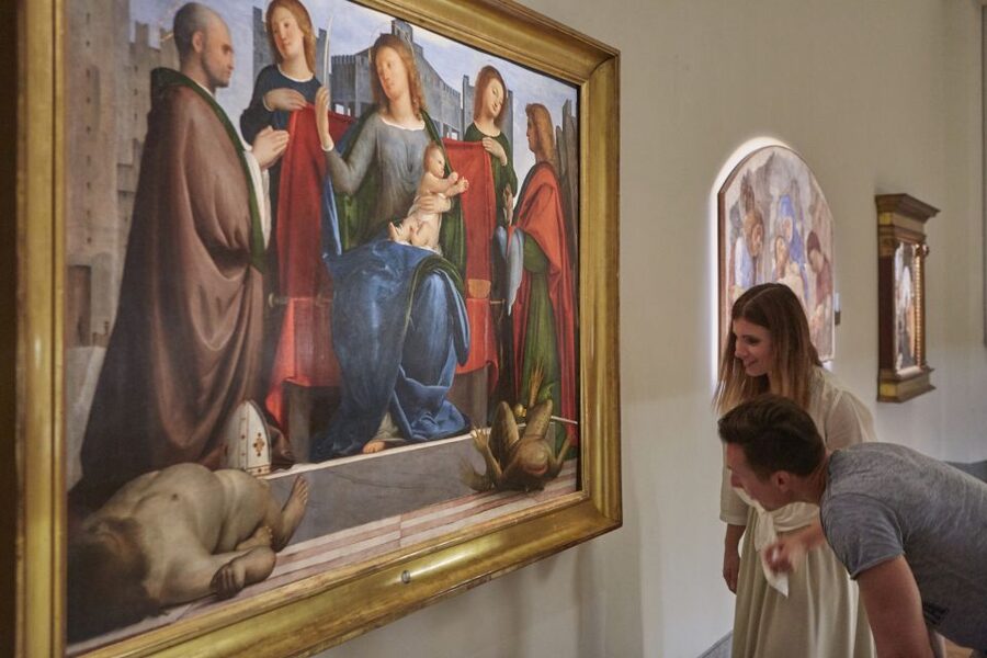 Milan: Pinacoteca Ambrosiana & da Vinci Codex Exhibition - Choosing the audio guide