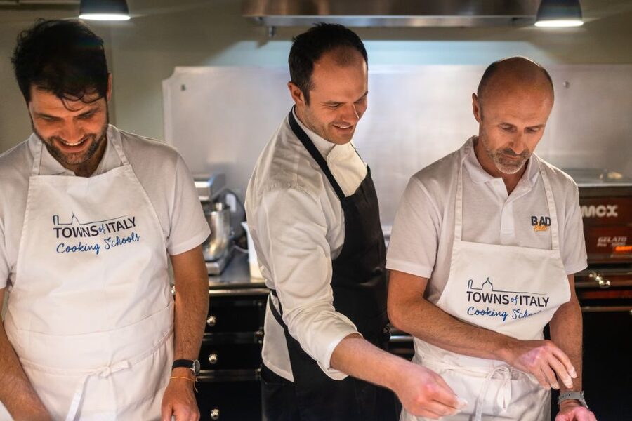 Milan: Pizza or Pasta and Gelato-Making Class with Wine - Getting there without a last-minute scramble