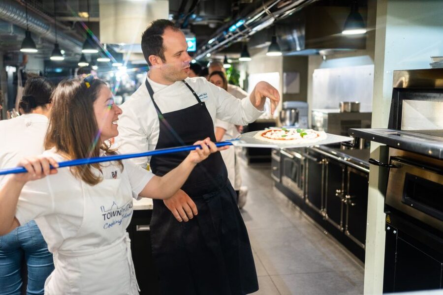 Milan: Pizza or Pasta and Gelato-Making Class with Wine - Gelato, chocolate, and the homemade cone