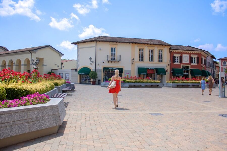 Milan: Serravalle Designer Outlet Roundtrip Bus Transfer - Booking, cancellation, and practical value